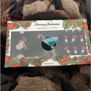 New in Box Tommy Bahama Men’s poly/nylon mix whimsical socks!!!